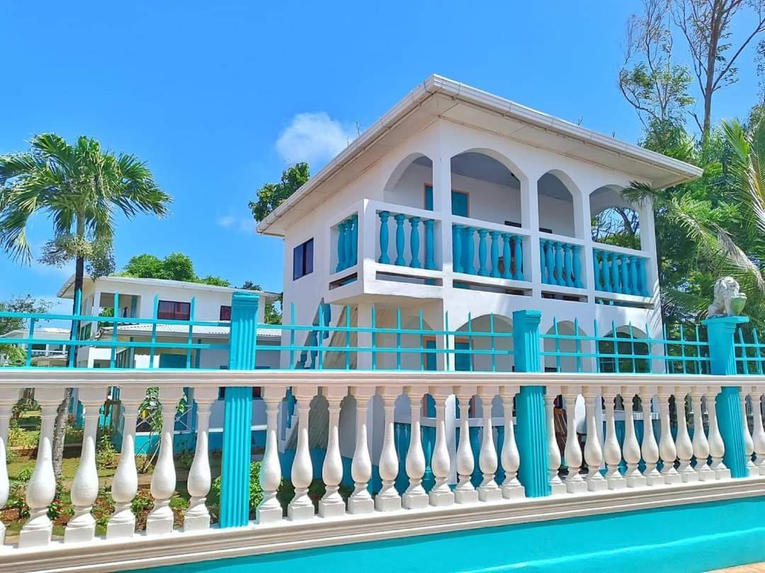 Los Delfines Hotel & Dive Center Ilhas do Milho Exterior foto
